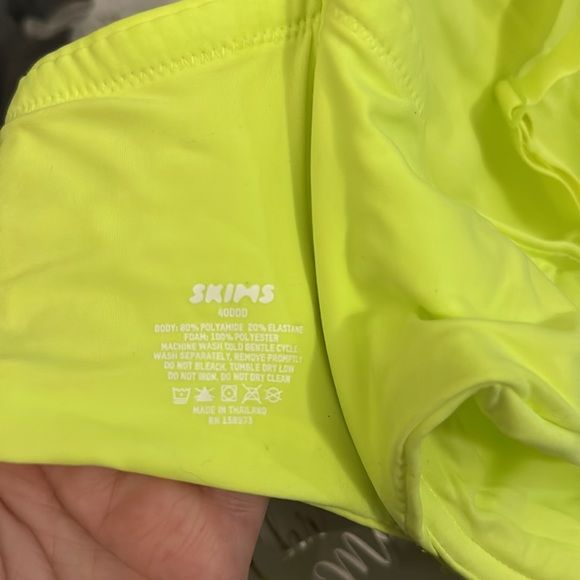 NWT- Skims.  Fits everybody T-shirt bra. Color: Green‎ Highlighter. Size: 40DDD - Picture 7 of 13